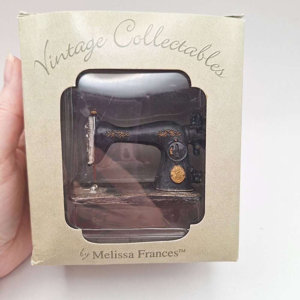 2003 VINTAGE COLLECTABLES BY MELISSA FRANCES SEWING MACHINE IN ORIGINAL BOX RARE